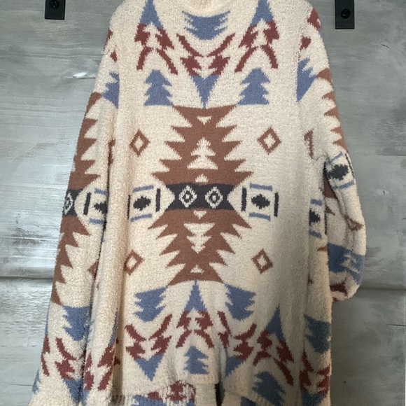 Vici Cardigan in Relaxed Fit. Soft and Plush with Pockets. Size Small. - Picture 5 of 6